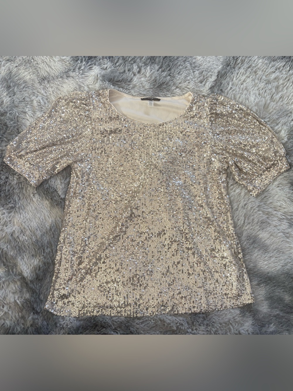 Cable & Gauge Cream Top with Black Brand Tag